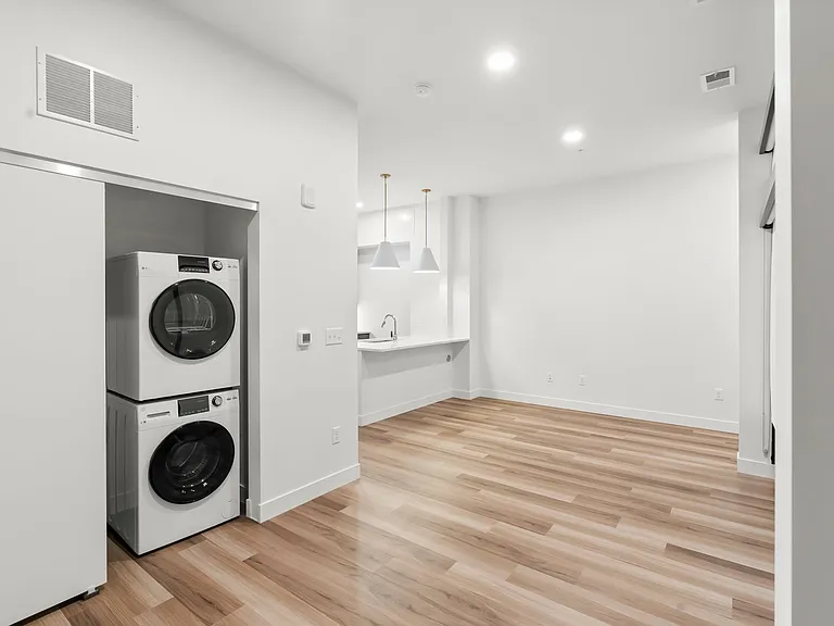 Rivergate Apartments — Photo 38
