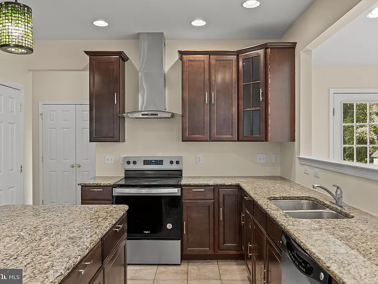 209 Peony Ln — Photo 17