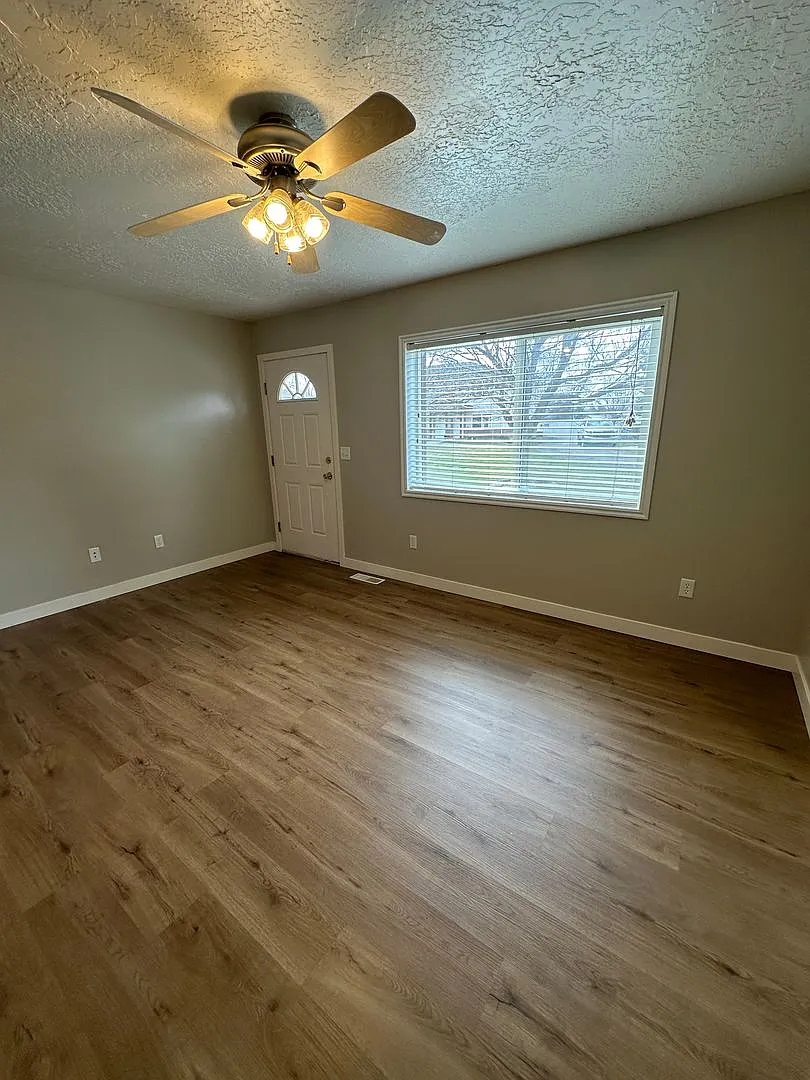 2 Bed, 1.5 Bath Townhome in the Meadows — Photo 4