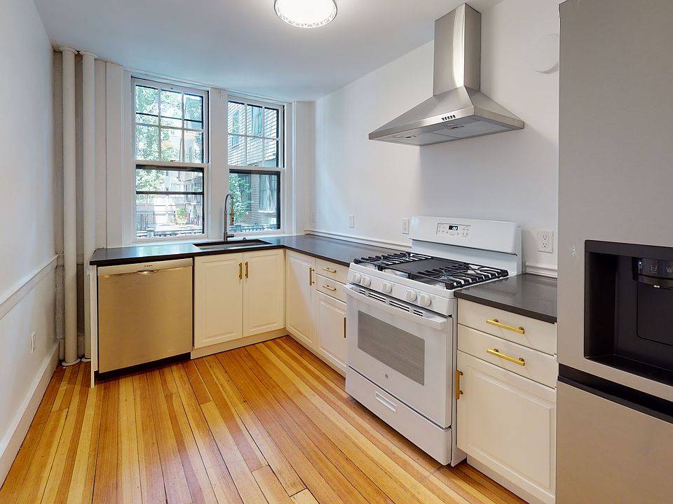 1st image of 6 Newport Rd APT 2