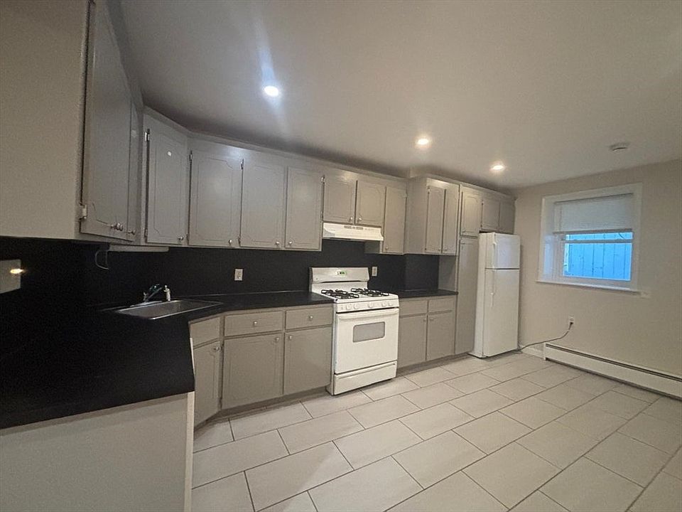 1st image of 17 Fleet St APT 1