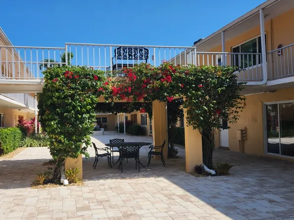 548 Broad Ave S, Naples, FL 34102