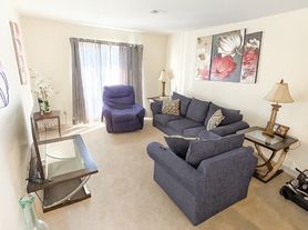 Webster Commons, 2 beds  1.0 baths (964 sqft)