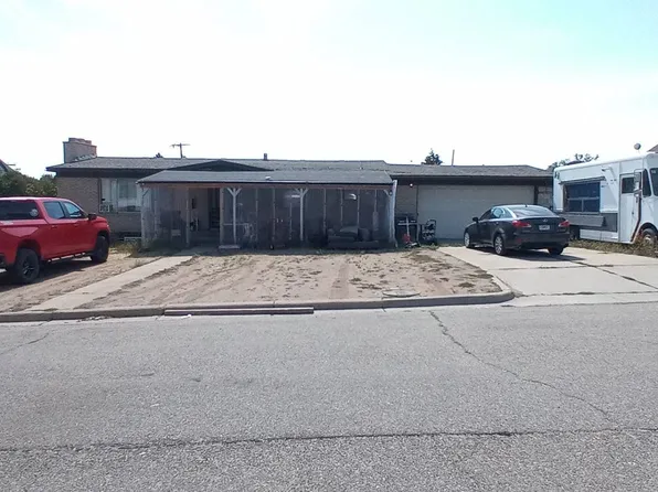 737 E 12th St, Evanston, WY 82930