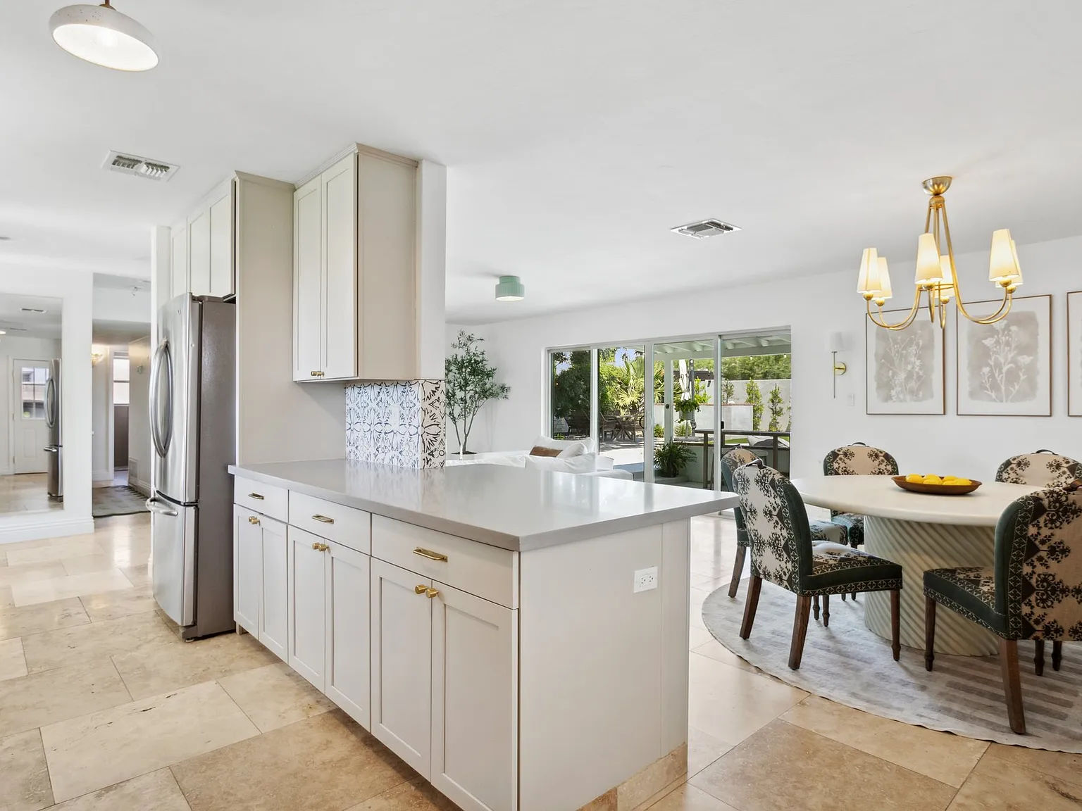 3102 E Whitton Ave — Photo 3