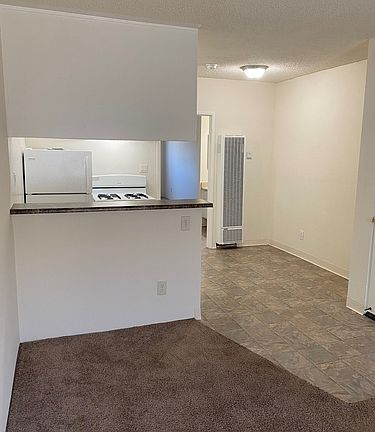 2nd image of 8240 Whitsett Ave