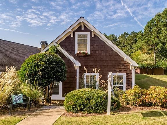 Image 3: Adorable Lakefront Cottage