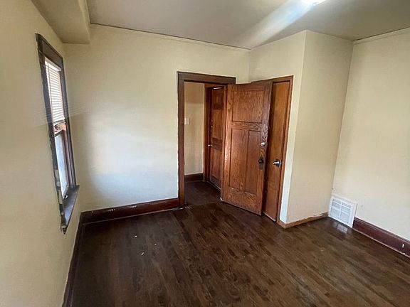 2nd image of 2845-2847 N 44th St
