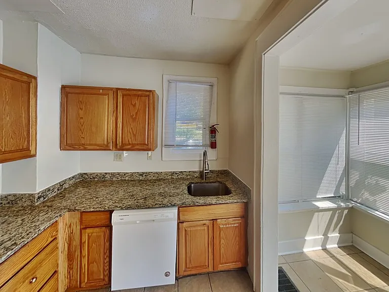 308 14th Ave — Photo 8