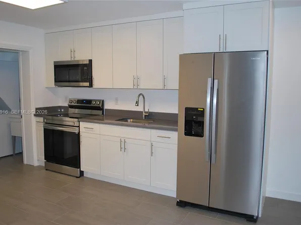 3641 NE 1st Ter, Oakland Park, FL 33334