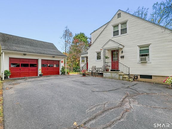 4th image of 318 Laurel Hill Road