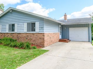 22 W Peterson Dr, Brighton, MI
