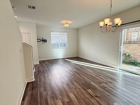 5th image of 143 Sweetwater Ln