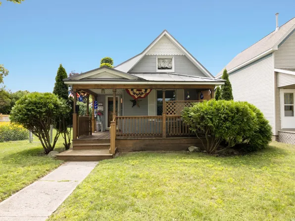 507 W 11th St, Traverse City, MI 49684