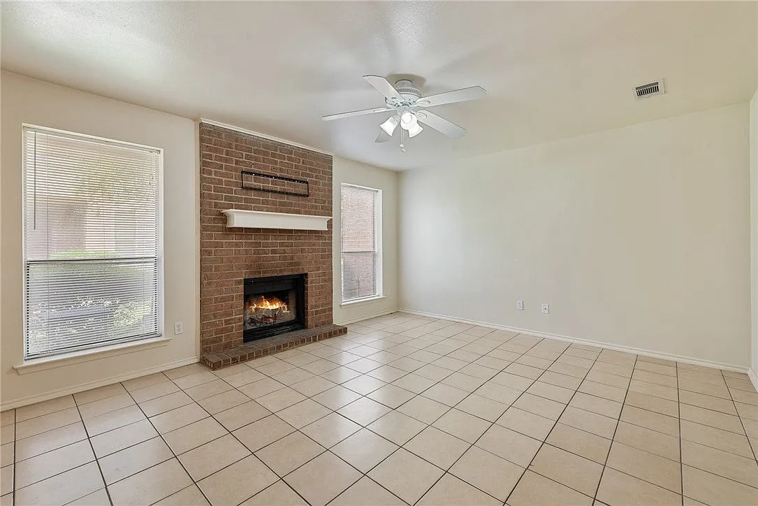 2 bed, 2.5 bath, 1151 sqft, $1,100 — Photo 4