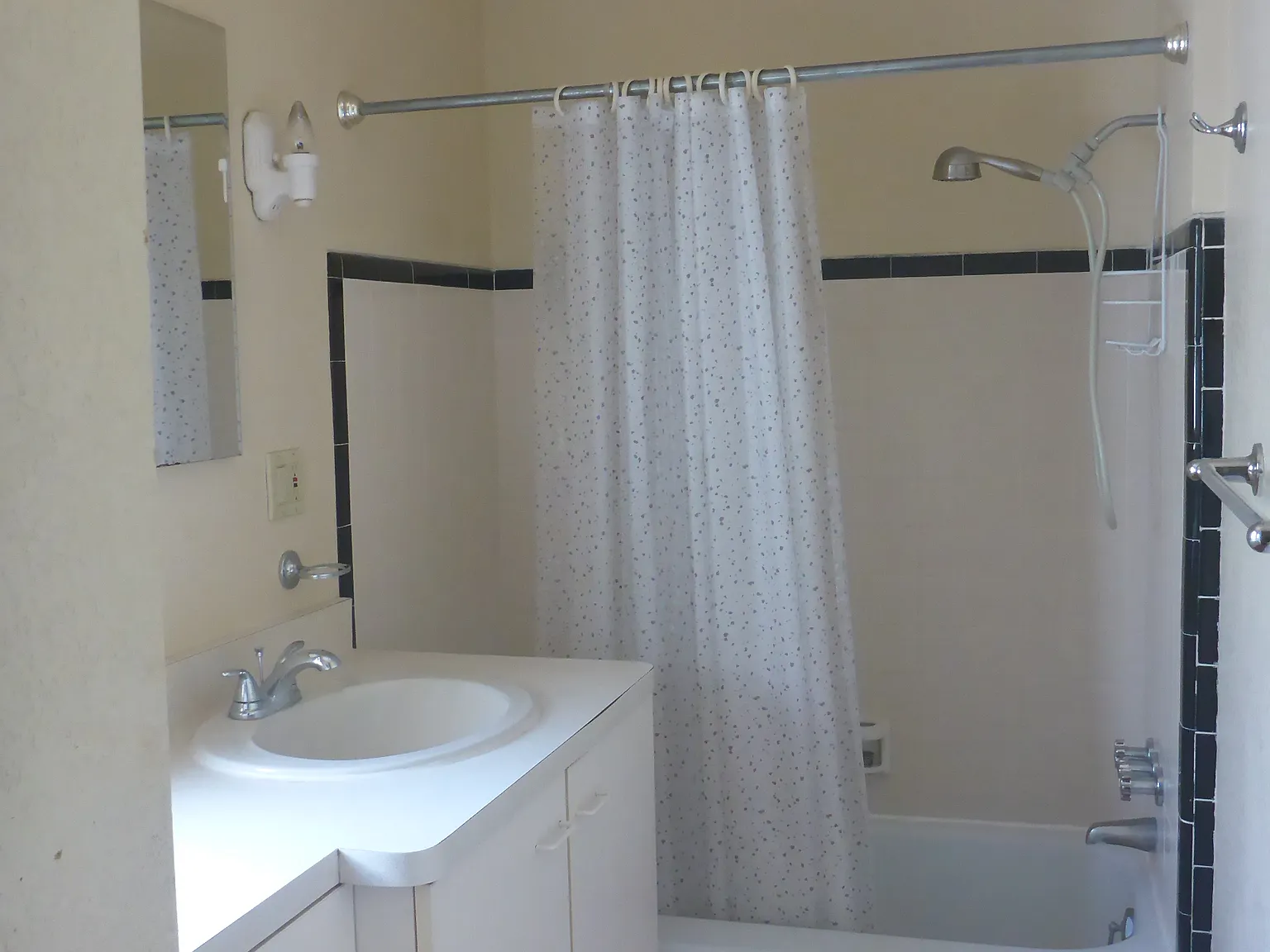 1220 E Smoot Dr — Photo 4