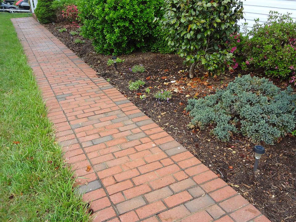 Front Sidewalk that Adds Curb Appeal