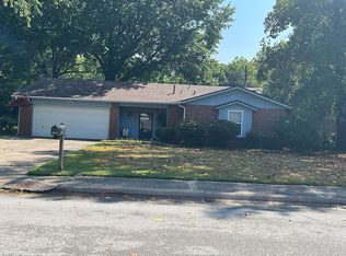 2848 N Susan Carol Ln, Fayetteville, AR 72703