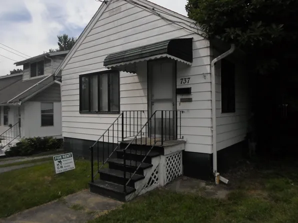 737 Hull St, Sharon, PA 16146
