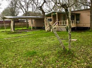 140 Henry St, Glidden, TX 78943