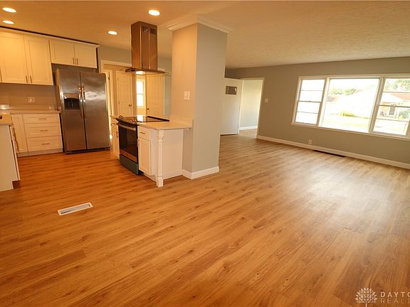 2nd image of 427 McIntire Dr