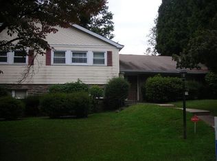 7918 Rolling Green Rd, Cheltenham, PA 19012