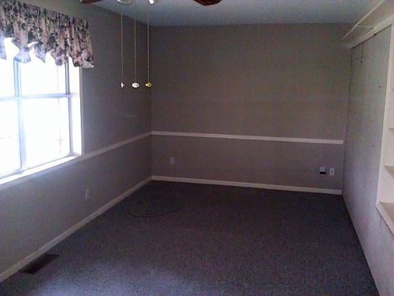 3rd image of 701 Franklin Dr