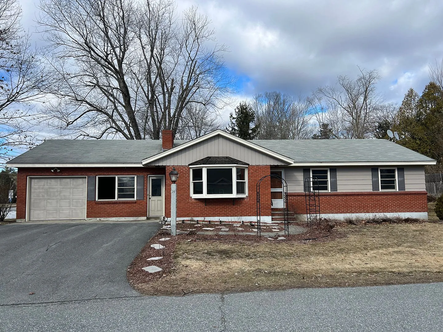 3 Bedroom / 1 bathroom single family house — Photo 1