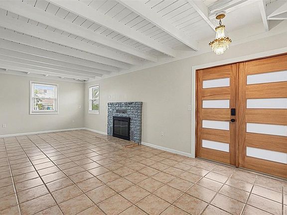 4th image of 580 Russell St