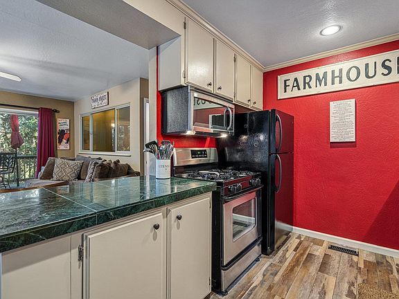 4th image of 23548 Ontario Dr