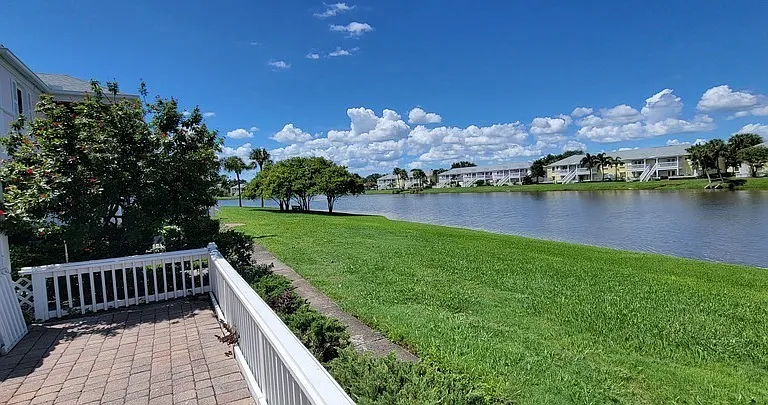 237 Seahorse Dr SE #B — Photo 15