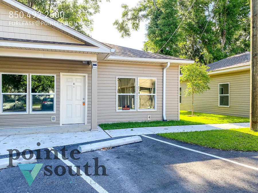 2BD/1BA Duplex — Photo 1