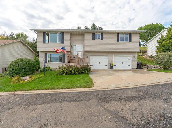 1512 Morning View Ct, Bismarck, ND 58501