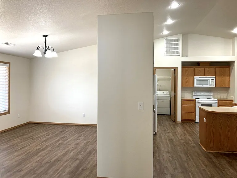 5402 Kirkwood Ln — Photo 6