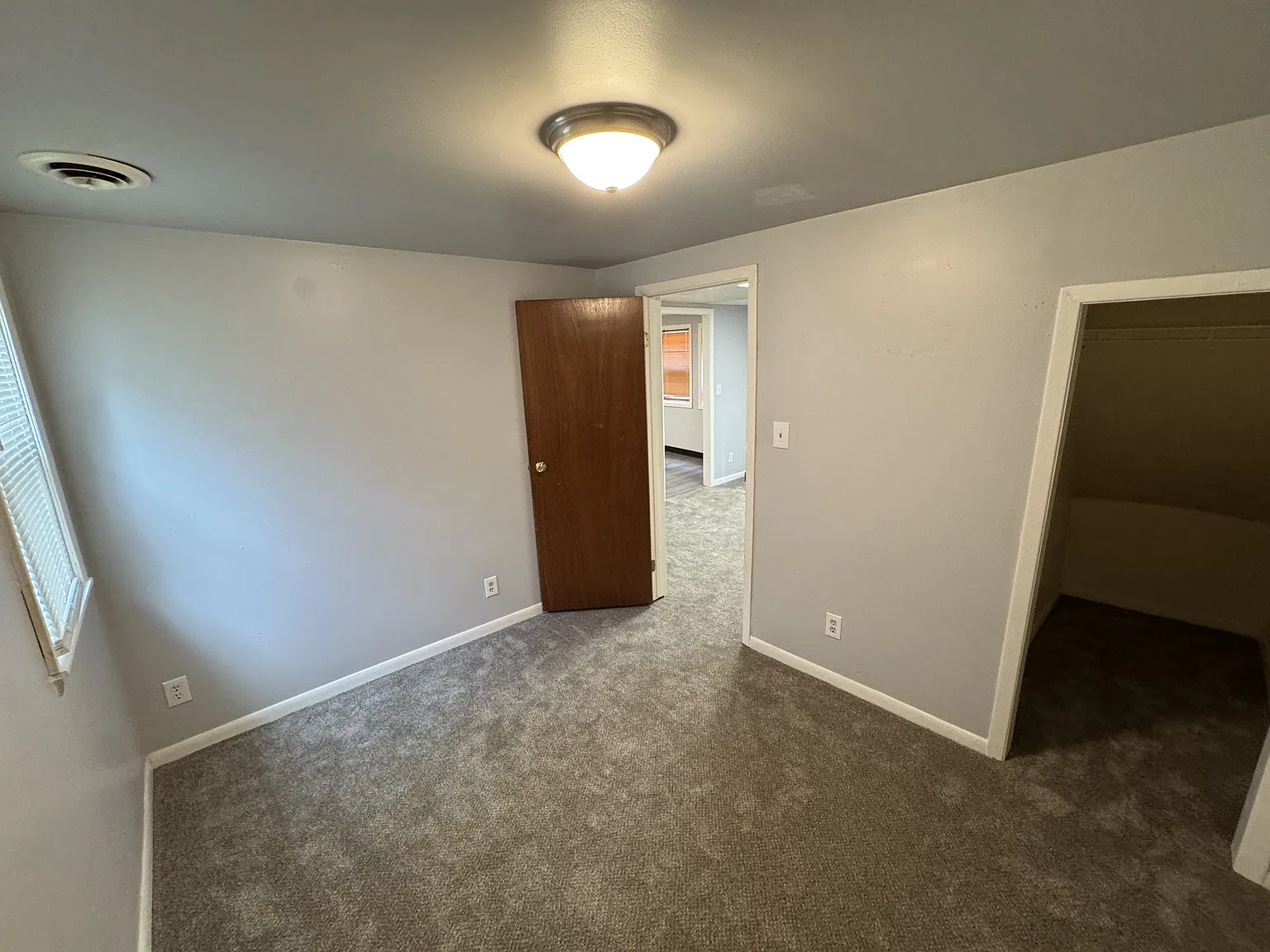 1305 Seneca St — Photo 4