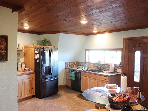 3rd image of 1019 Curry Rd E