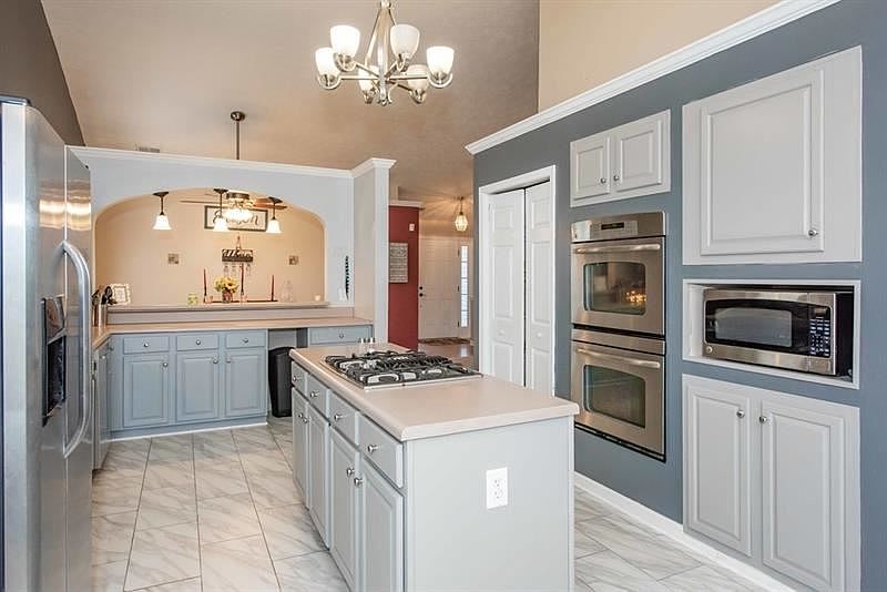 2nd image of 318 Hickory Pointe Ct