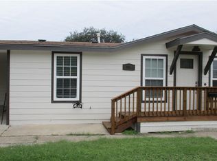 416 Rowlett St #B, Sinton, TX 78387