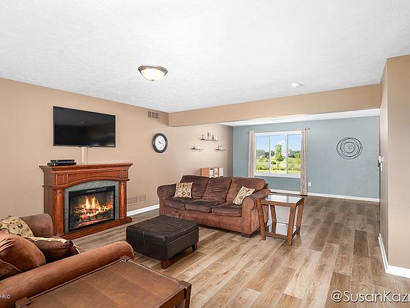 4th image of 6858 Peninsula Dr NE