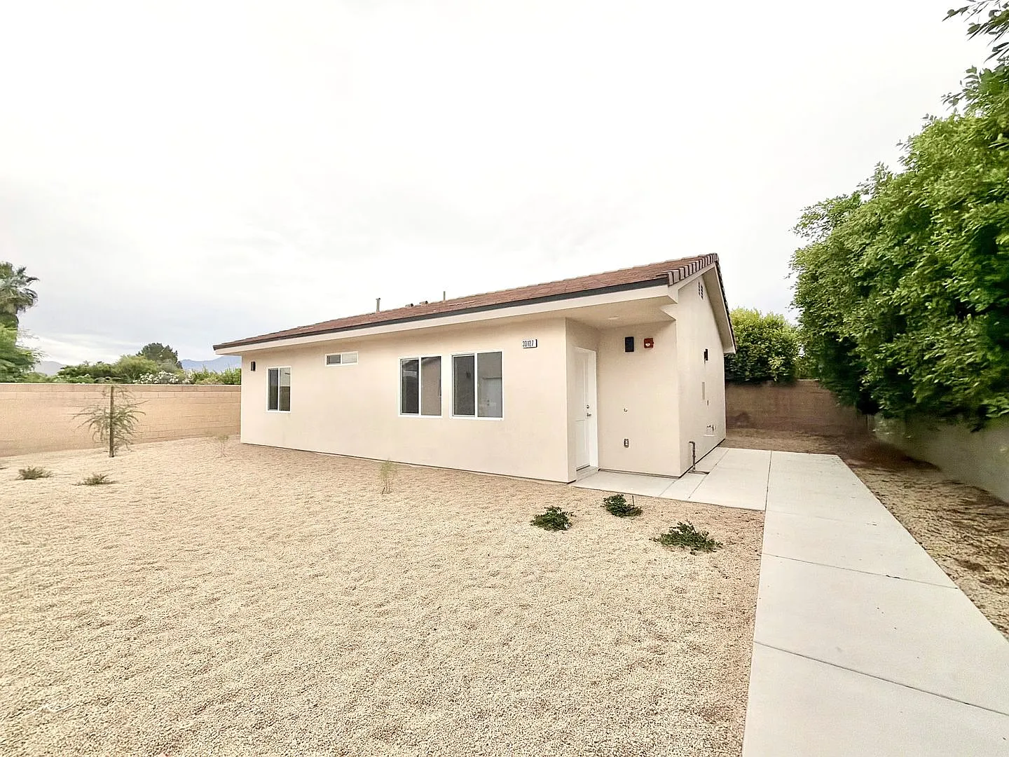 Available Now!! Beautiful 3 Bedroom 2 Bathroom Home In Cathedral City — Photo 2