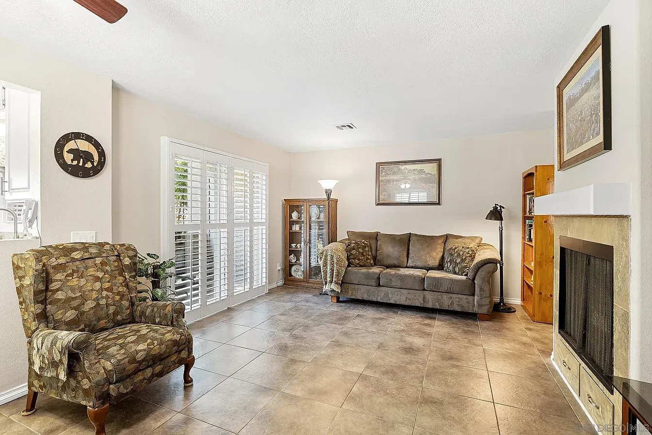 2 bed, 881 sqft, $3,195 — Photo 3