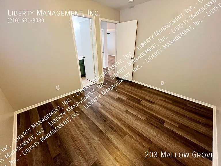 203 Mallow Grv — Photo 9