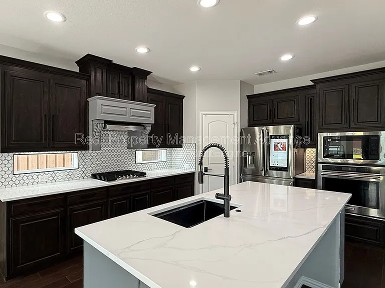801 Renault Way — Photo 12