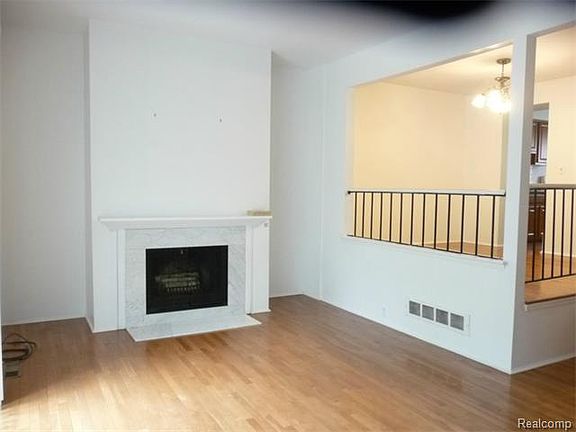 2nd image of 1846 Brentwood Dr #544