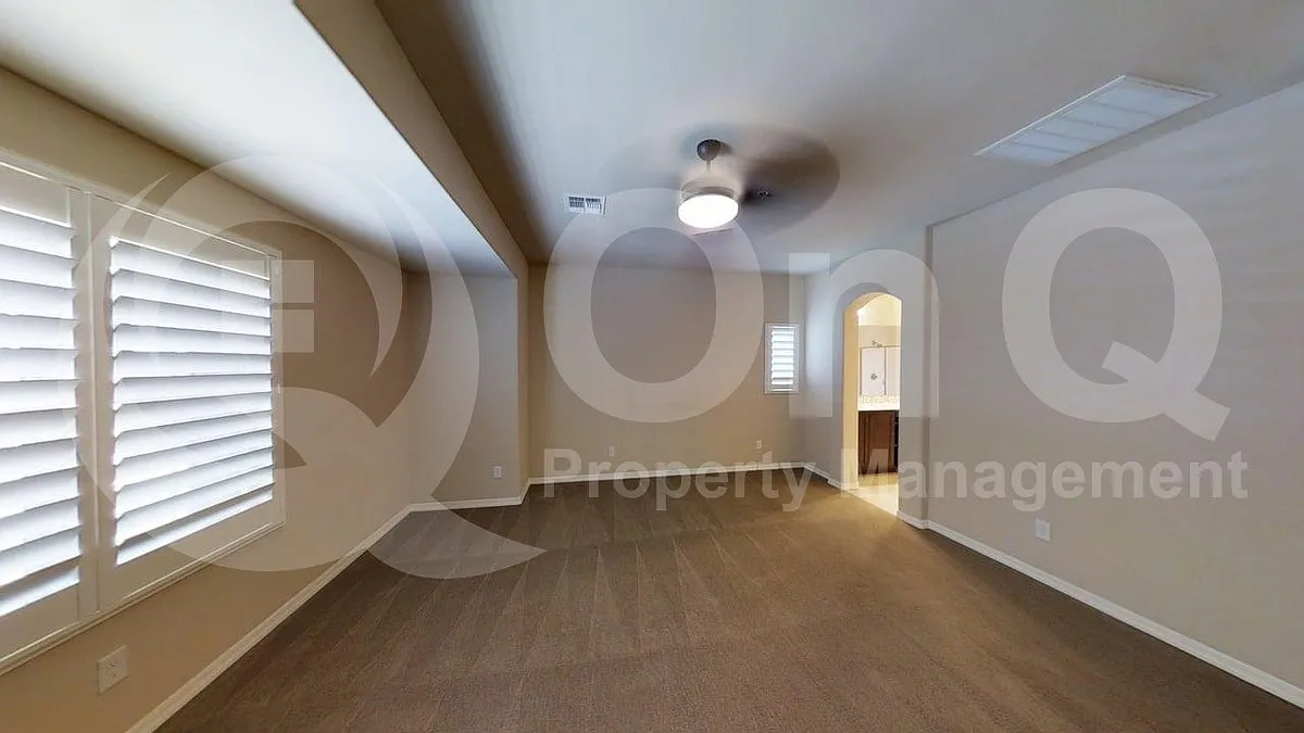 3 bed, 2.0 bath, 1950 sqft, $2,400 — Photo 4