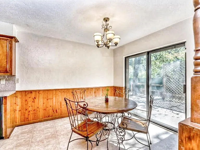 2915 Forestwood Dr — Photo 3