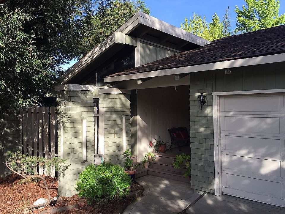 1st image of 215 Burlwood Dr