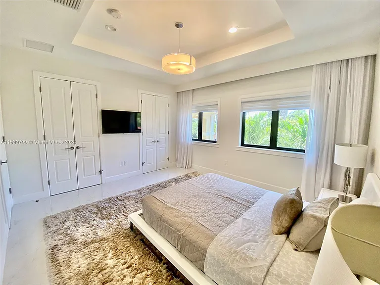 513 Palm Dr — Photo 25