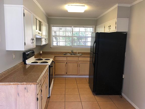 5th image of 2024 Carol Dr