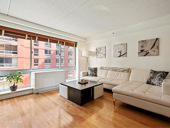 4th image of 555 W 23rd St APT S4r